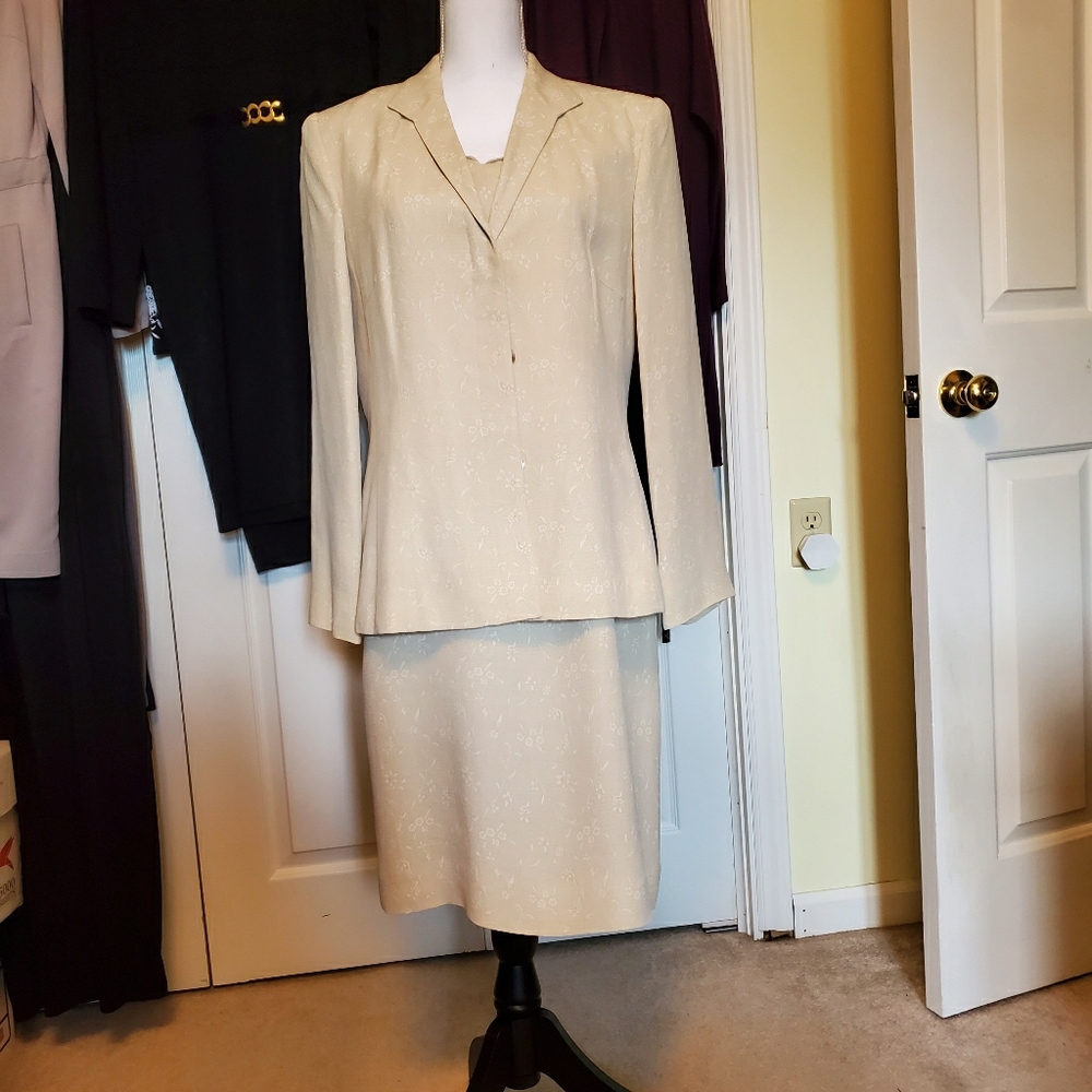 Jones Wear dress suit